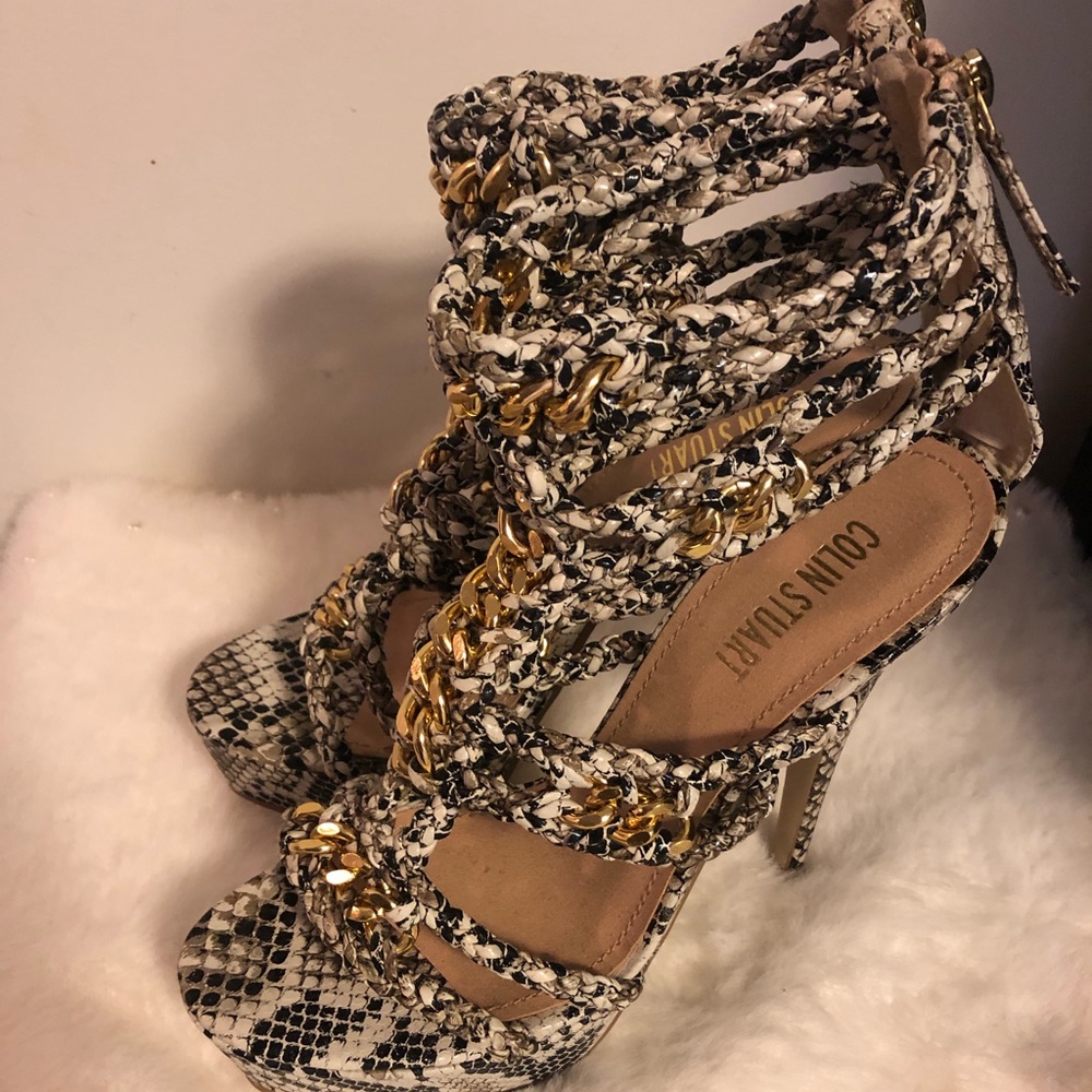 Beautiful  chain detailed Colin Stuart  Heels 👠
